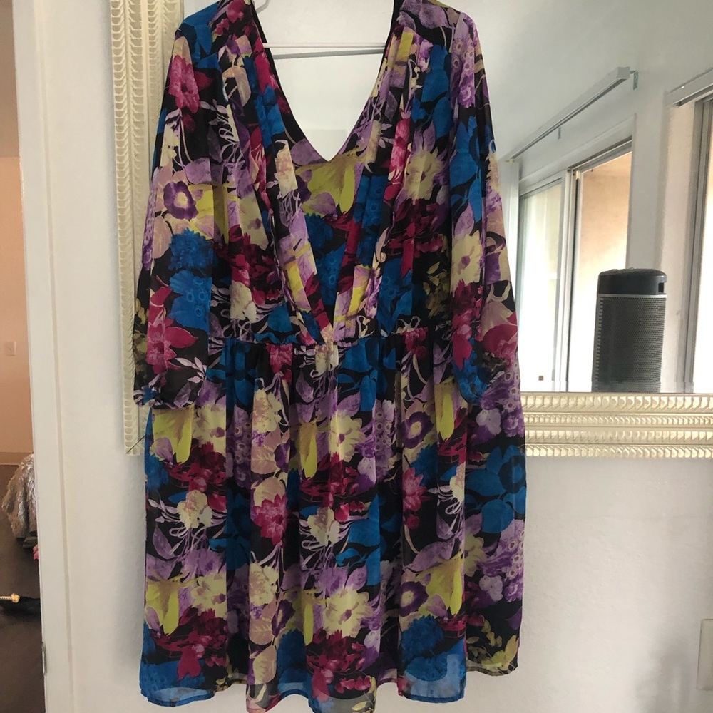 Beautiful color plus size dress. ASOS CURVE BRAND